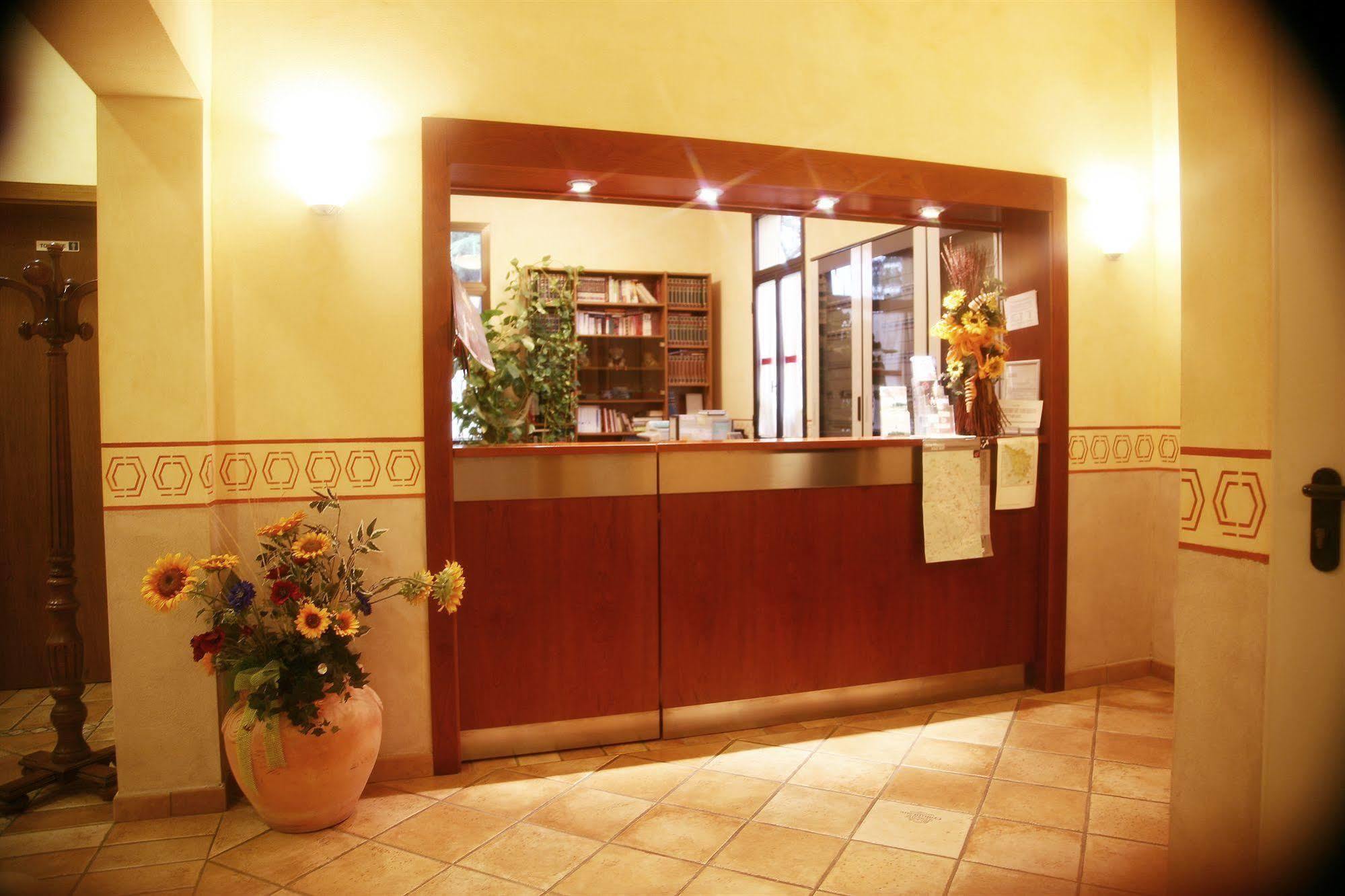Hotel Tiziana Montepulciano Stazione المظهر الخارجي الصورة