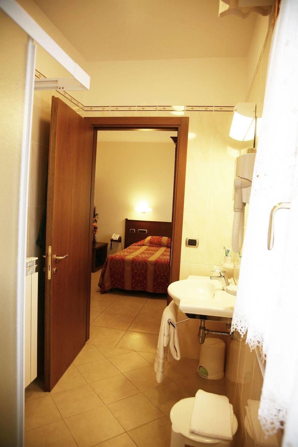 Hotel Tiziana Montepulciano Stazione المظهر الخارجي الصورة
