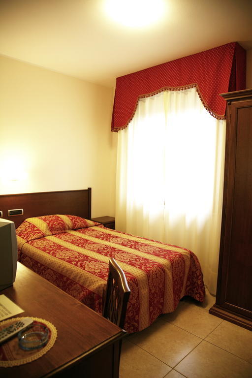 Hotel Tiziana Montepulciano Stazione الغرفة الصورة